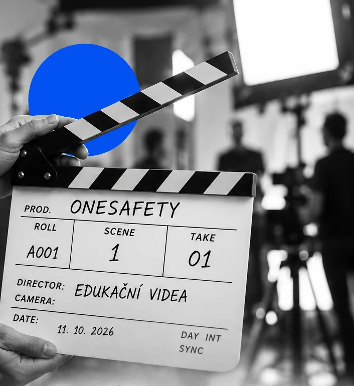 Filmová klapka OneSafety při natáčení edukačních videí, 11. 10. 2026.
