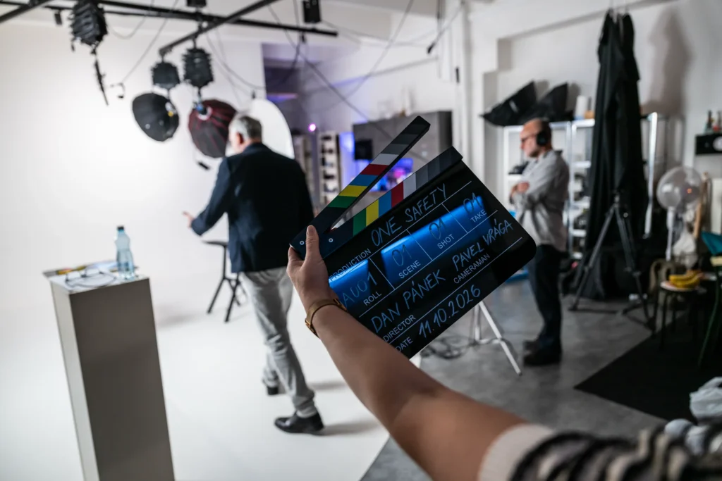 Filmová klapka OneSafety při natáčení